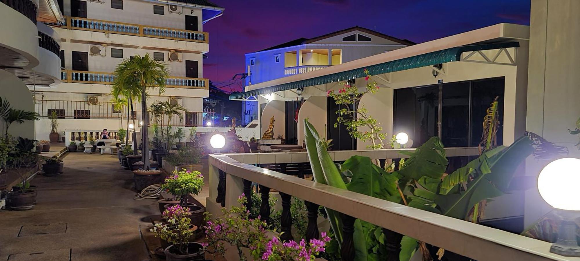 Blue Sky Residence Patong Exterior photo