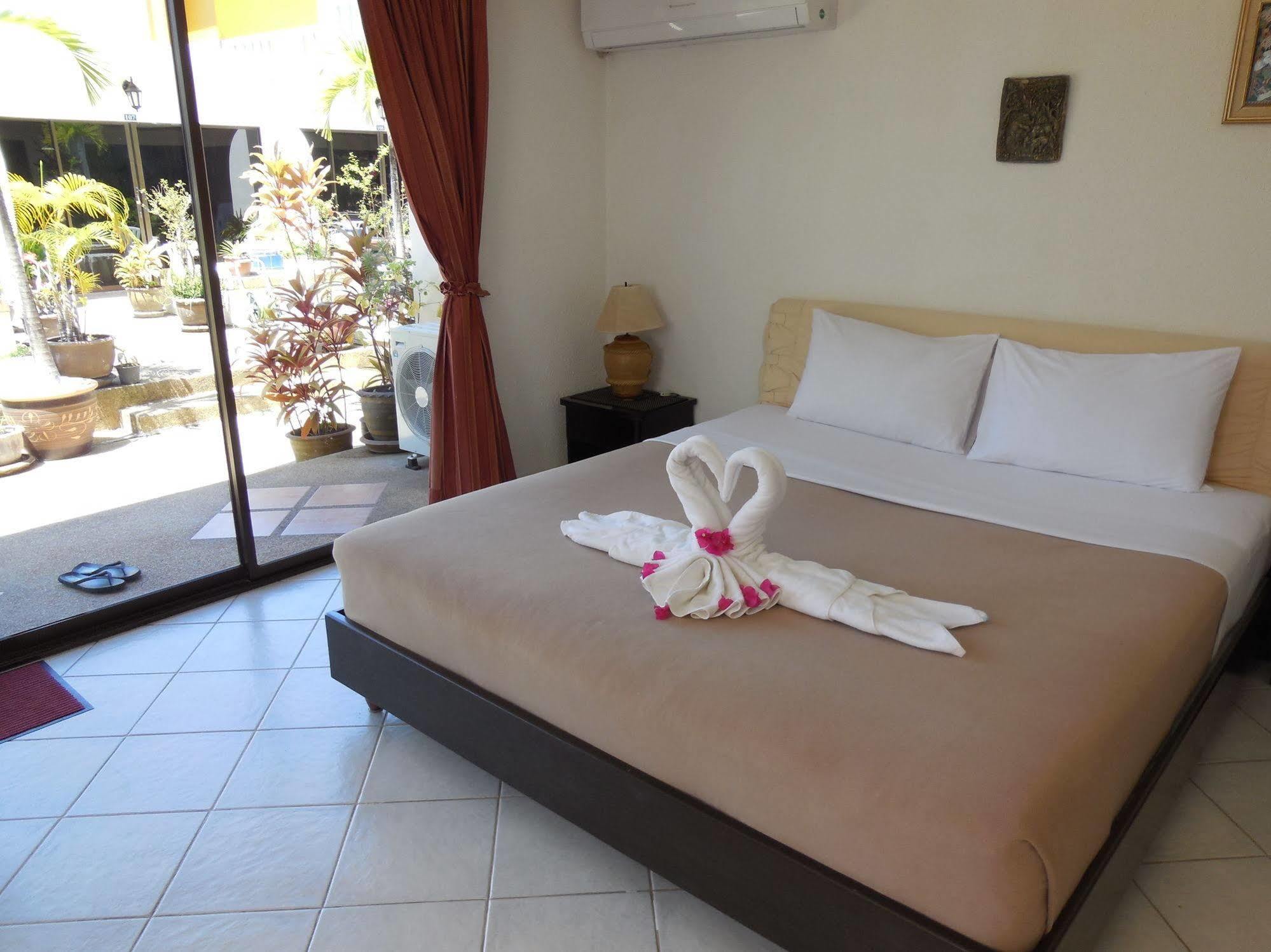 Blue Sky Residence Patong Exterior photo