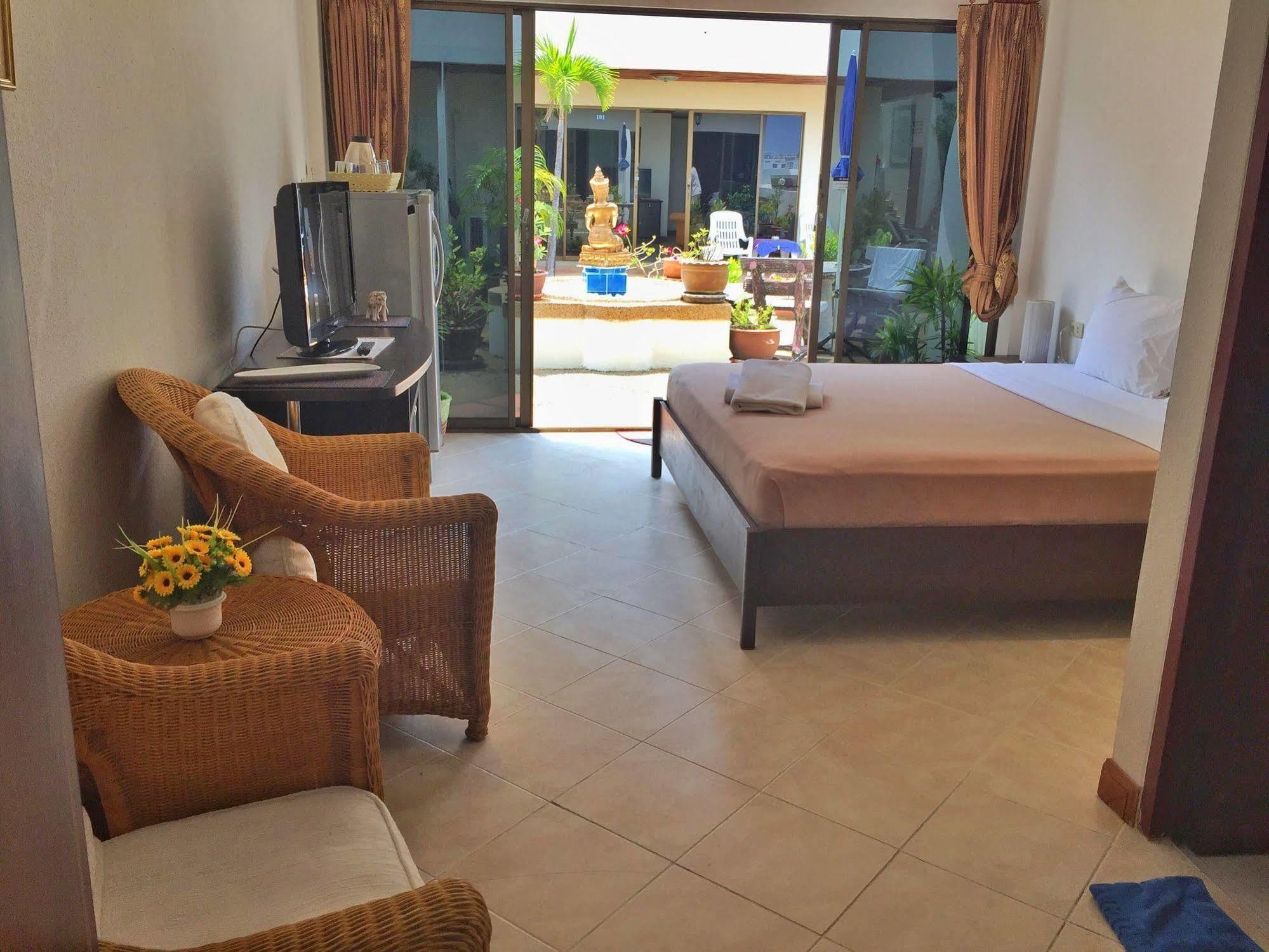 Blue Sky Residence Patong Exterior photo