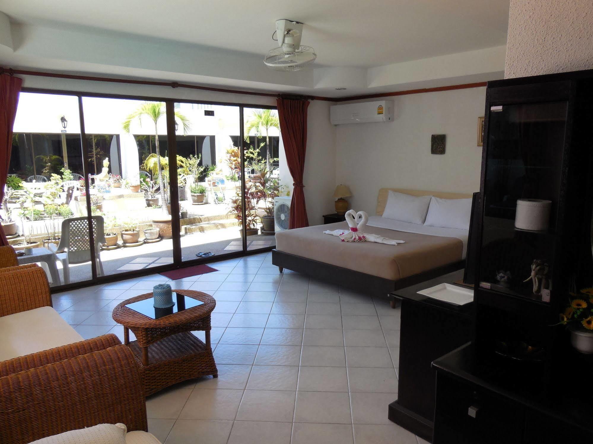 Blue Sky Residence Patong Exterior photo