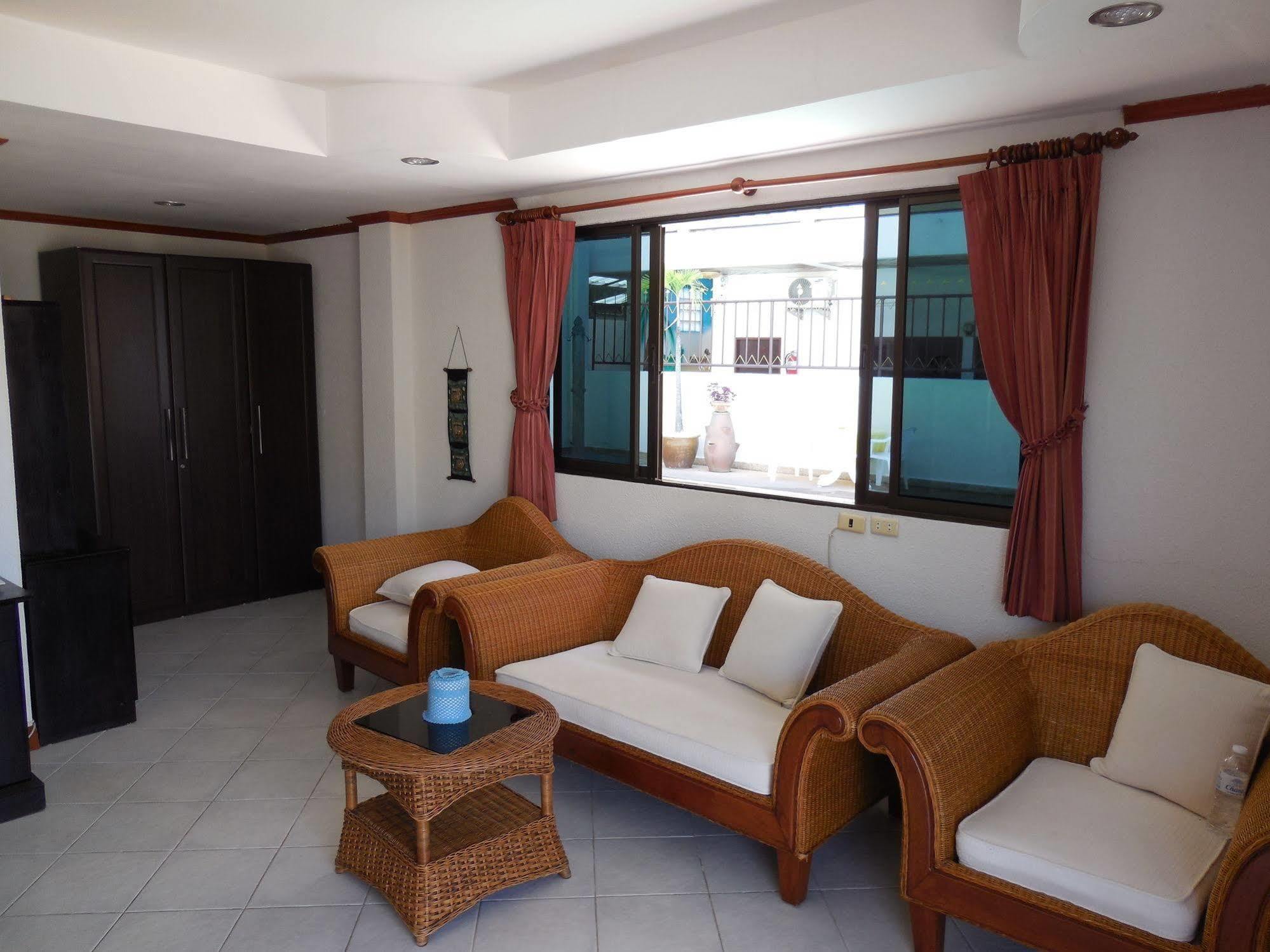 Blue Sky Residence Patong Exterior photo