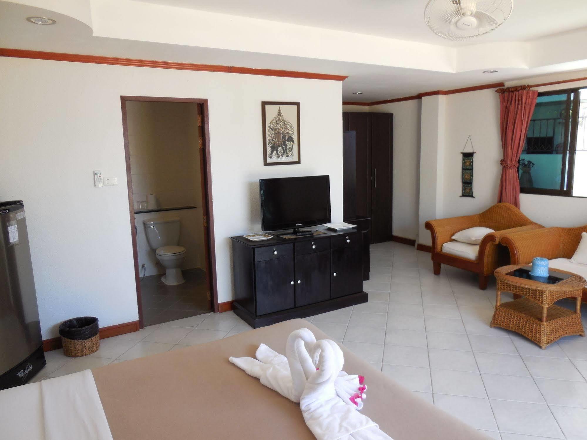 Blue Sky Residence Patong Exterior photo