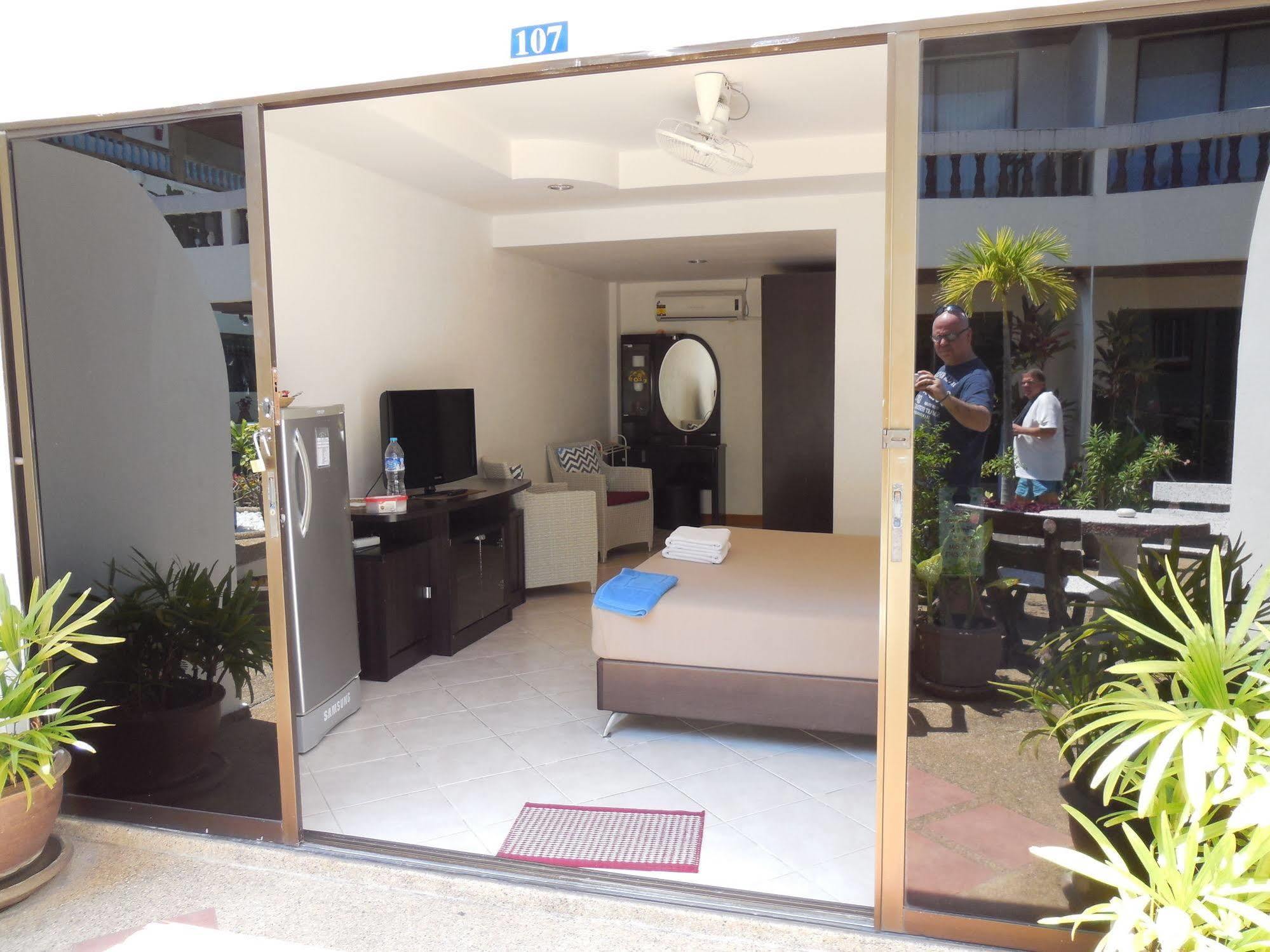 Blue Sky Residence Patong Exterior photo